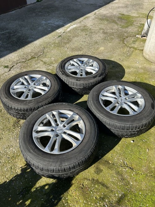 Vendo 4 gomme invernali Bridgestone con  cerchi 