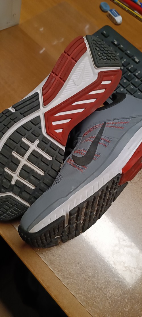 Scarpe sportive Nike, original come nuove, nr 42.5