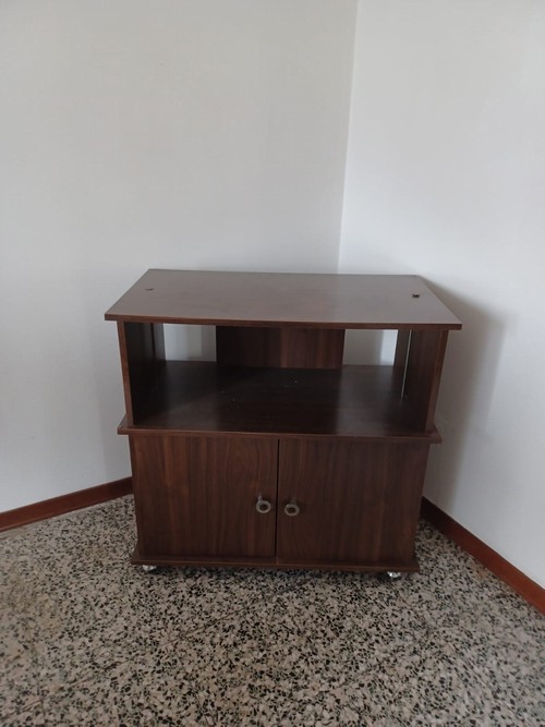 Mobiletto in legno porta TV
