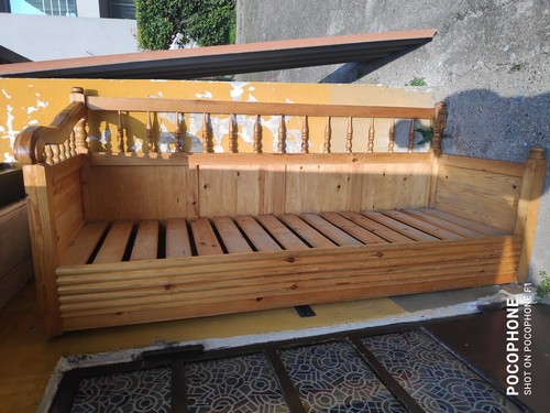 Divano di legno 