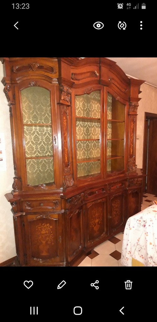 Credenza in stile