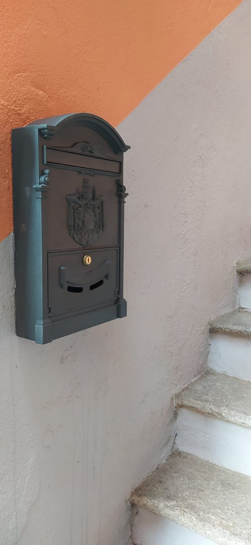 cassetta della posta in ghisa