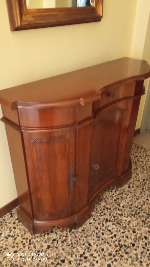 MOBILE CREDENZA BOMBATA IN LEGNO