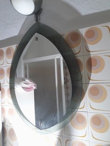 specchio da parete e applique