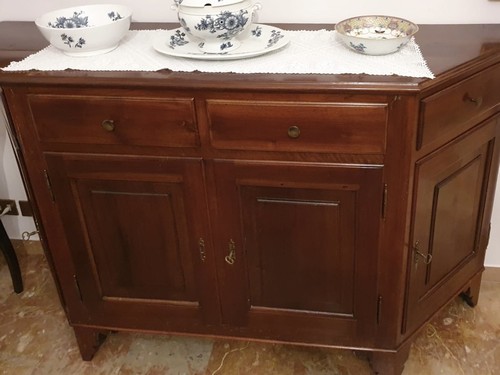 Privato vende credenza antica
