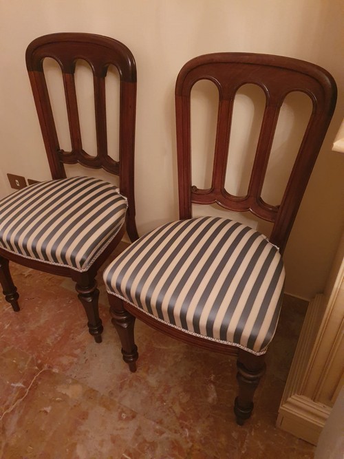 Privato vende sedie antiche 