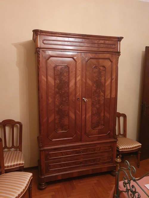 Privato vende armadio Lombardo antico 