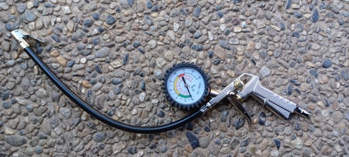 Manometro per pressione pneumatici